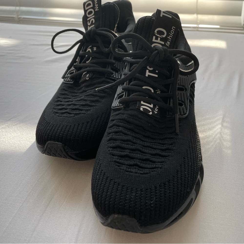 tsiodfo black sneakers (like-new)